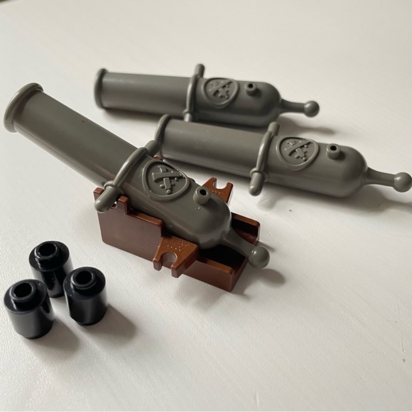 LEGO Vintage Weapon Cannon Non Shooting 518 and Cannon Base 2527 w Munitions - Picture 9 of 9